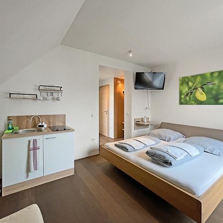 Modernes & Gepflegtes Hotelzimmer Mit Kueche! Bernstadt  Eksteriør bilde