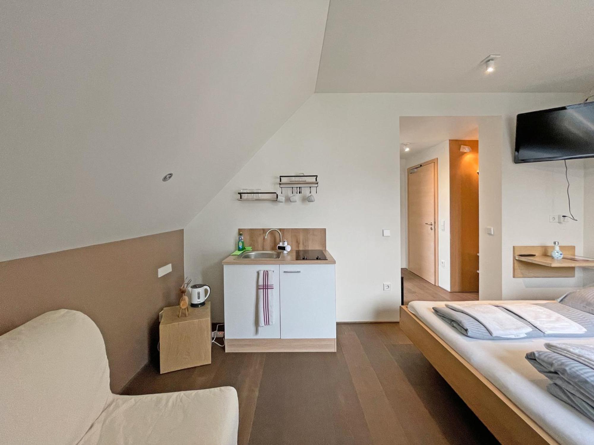 Modernes & Gepflegtes Hotelzimmer Mit Kueche! Bernstadt  Eksteriør bilde