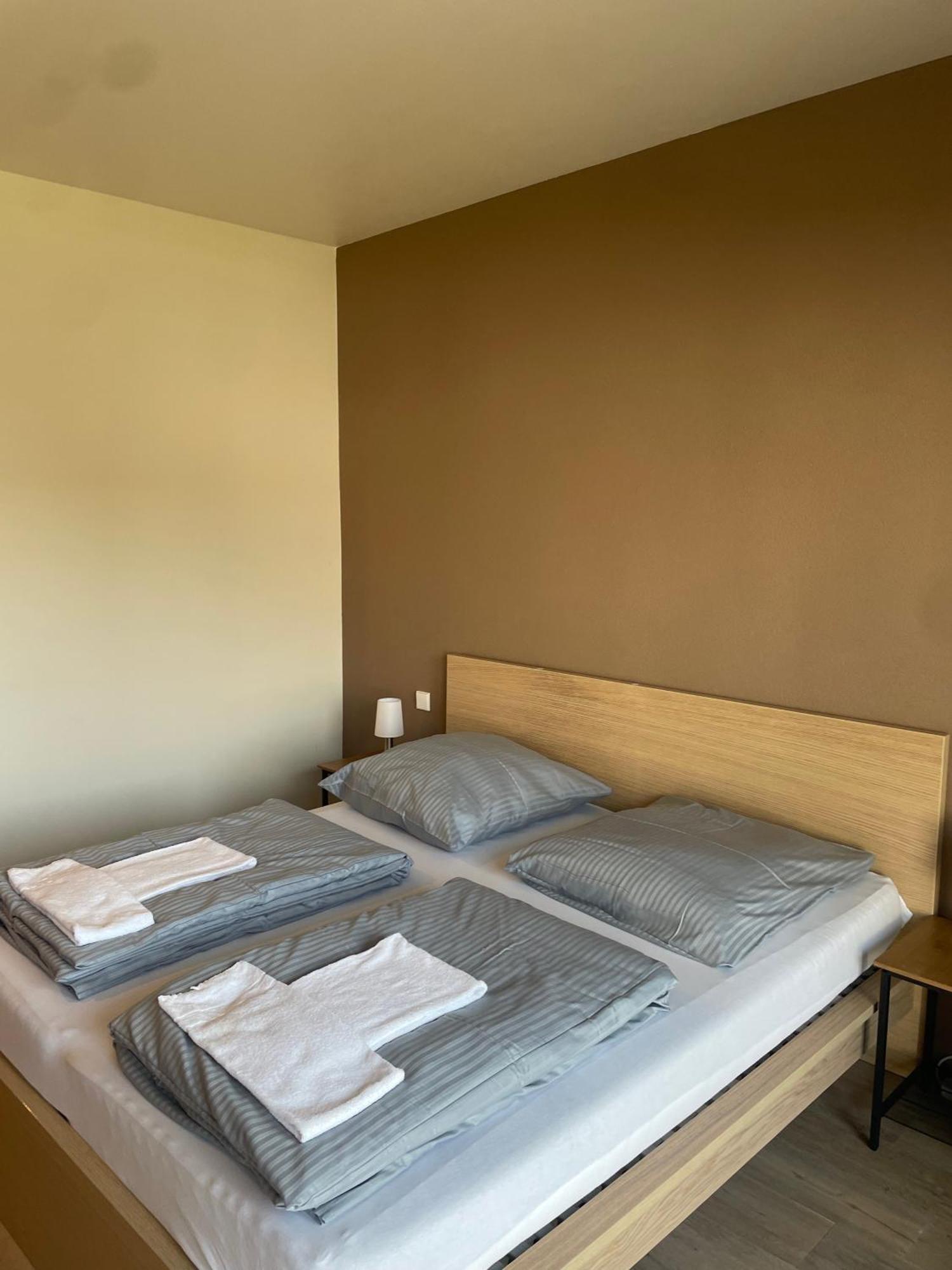 Modernes & Gepflegtes Hotelzimmer Mit Kueche! Bernstadt  Eksteriør bilde